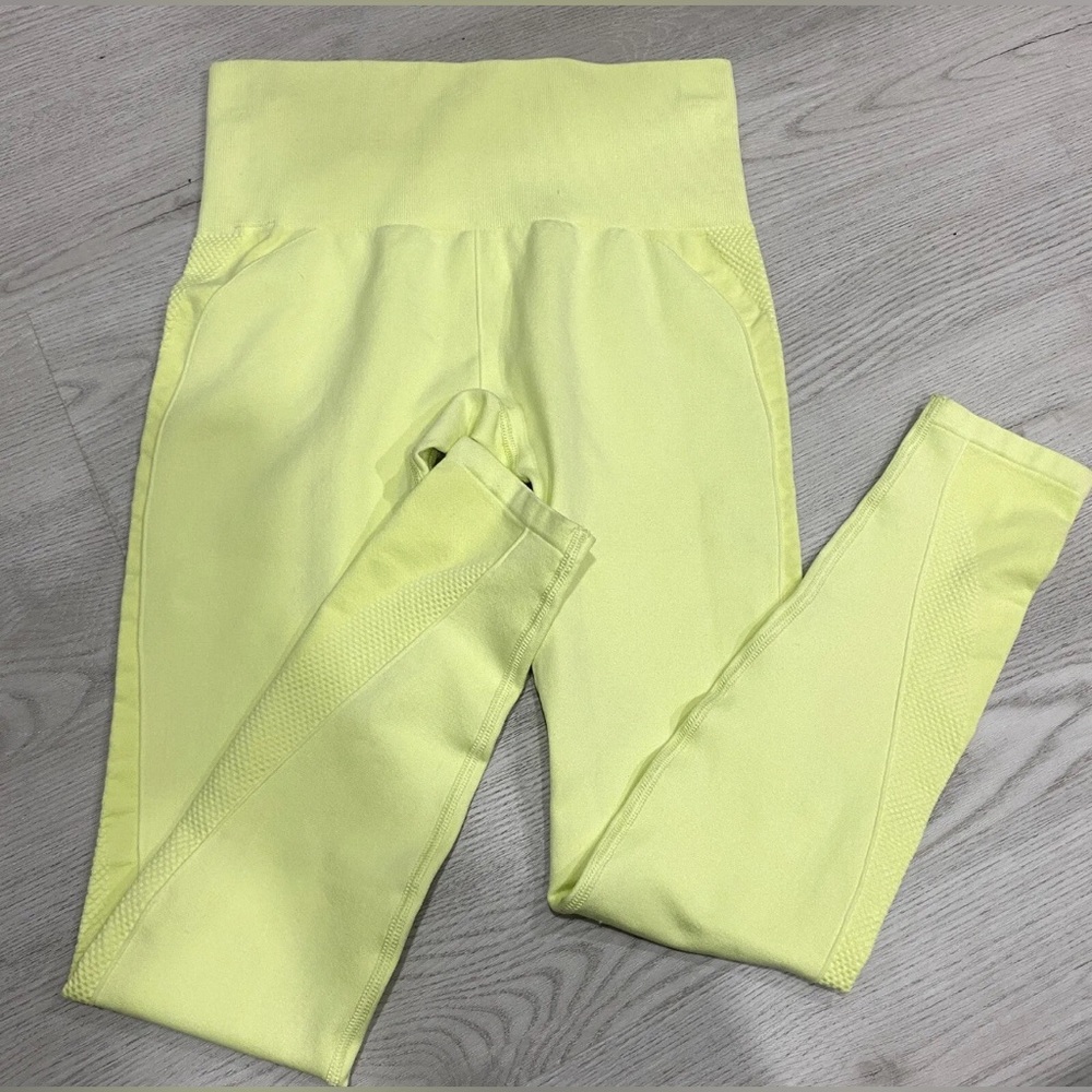 Tek Gear Womens Seamless Leggings in Yellow 7/8 Slimming Ai